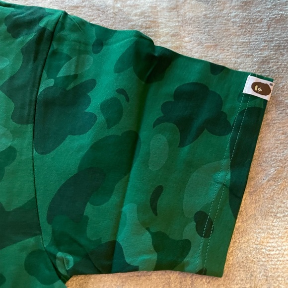 SOLD BAPE Green Camo Shark T-Shirt - Picture 5 of 11